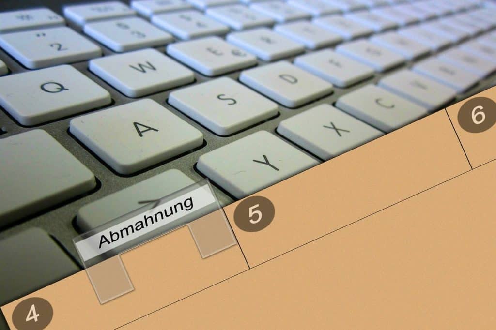 Bei Abmahnung sollte man zur Sicherheit immer einen Rechtsanwalt für Arbeitsrecht hinzuziehen